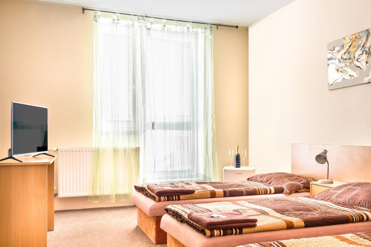 Hotel Zannam Брно Экстерьер фото