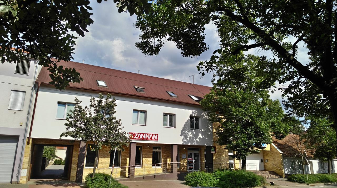 Hotel Zannam Брно Экстерьер фото